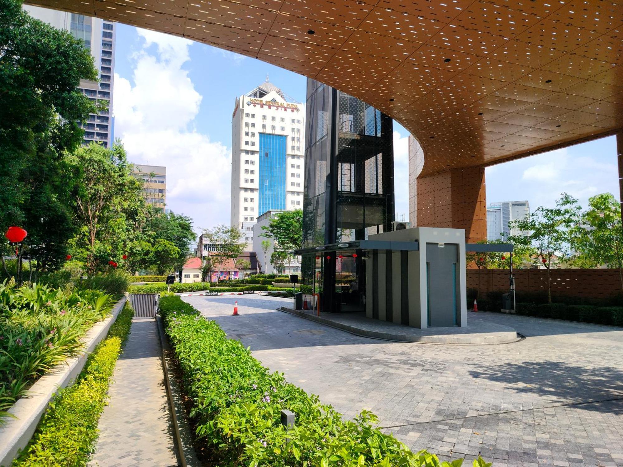 Lucentia Residence Has An Amazing Pool Kuala Lumpur Exterior photo